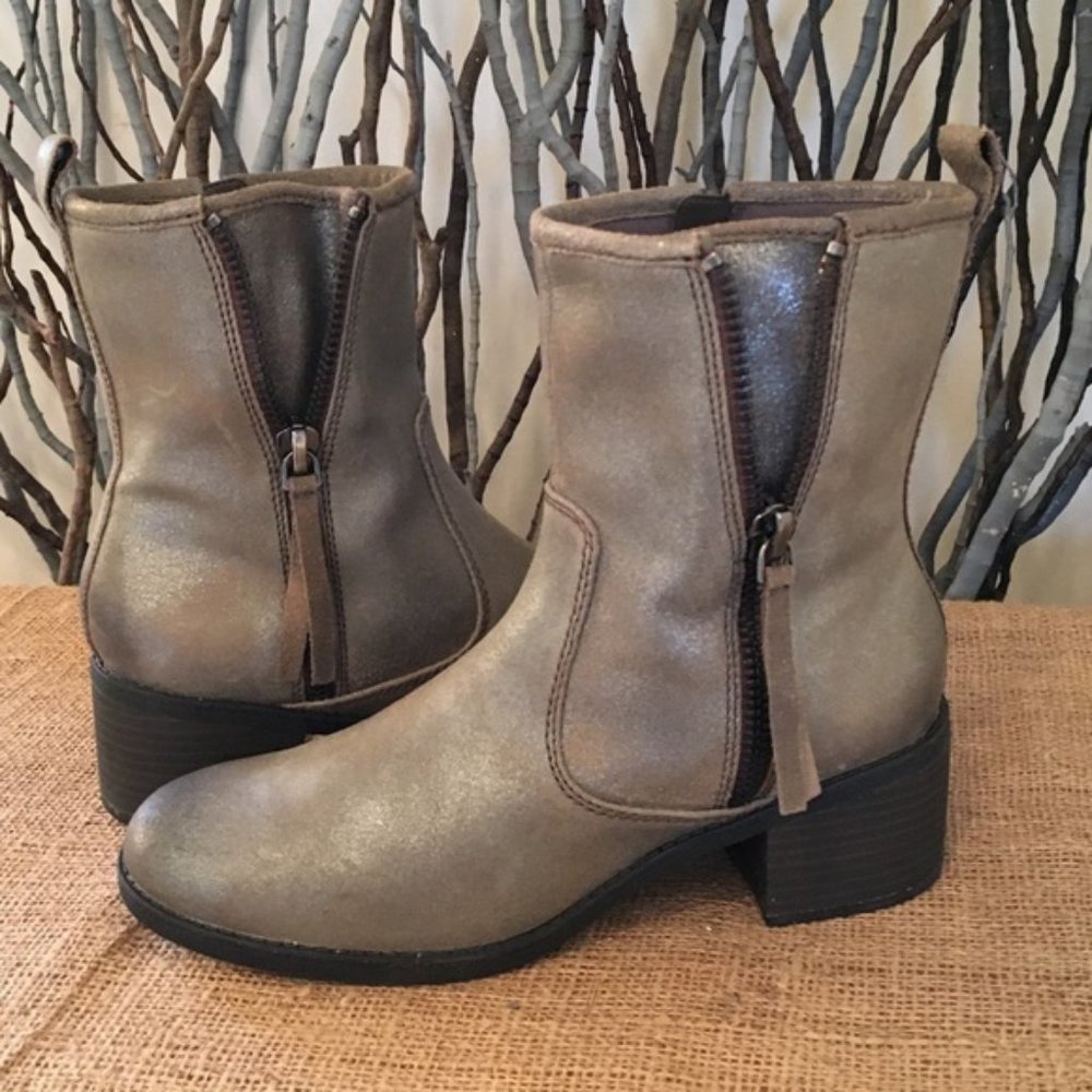 EUC Clarks Nevella Devon Leather Boots